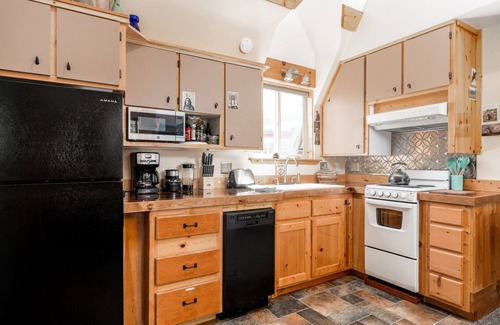 West Yellowstone Apartment | New Listing! Charming Cabin!- Raven's Heart