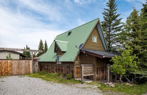 West Yellowstone Apartment | New Listing! Charming Cabin!- Raven's Heart