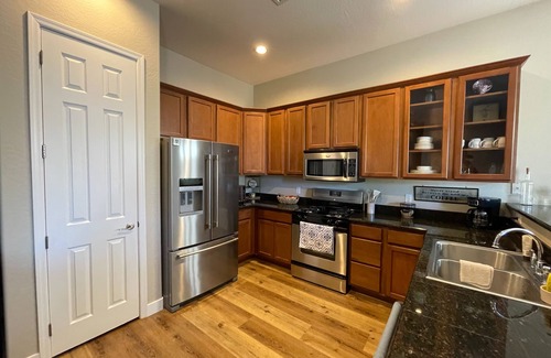 Granville House | NEW LISTING! Charming, remodeled, tastefully decorated, furnishings brand new!