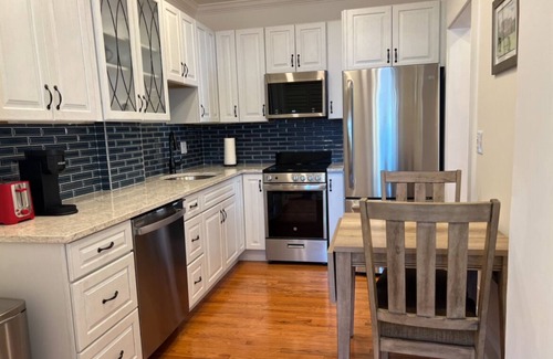 Downtown Historic District Apartment | New listing. Charming apartment with pool, free parking, located in downtown.