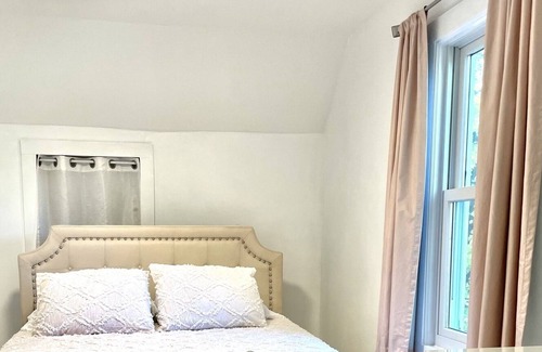 West Seventh House | NEW LISTING! Charming & Sparkly Saint Paul; 3 blocks to Excel. Walk everywhere!