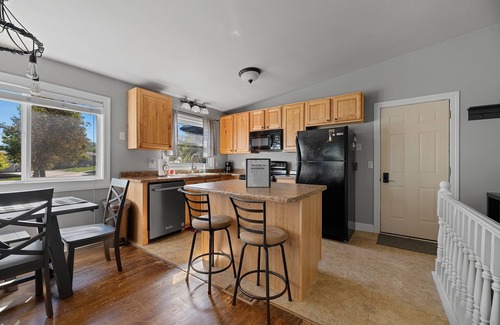 Spearfish House | NEW LISTING! Charming Retreat w/ Hot Tub, Pizza Oven by RedAwning