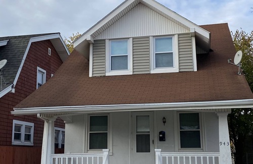 York House | New listing “City Splendor” -Cheerful 4BDR 2BA York City home