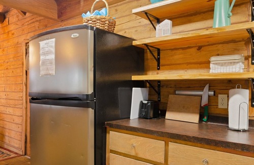 Tyler Cabin | NEW LISTING! Cora's Main Log Cabin by RedAwning