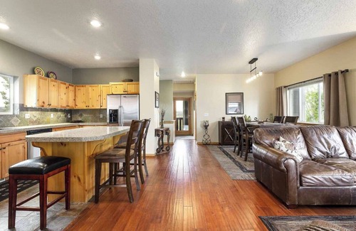 Bear Hollow Village House | New Listing! Cozy Bear Hollow Home(Sleep 10) w/Private Hot Tub & Mountain View.