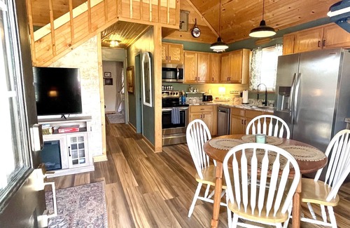 Hardy Cabin | New Listing! Cozy Cabin Riverside Retreat in historic downtown Hardy, AR