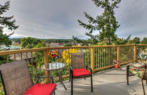 La Conner House | New Listing: Cozy, Comfortable Home with Fantastic Views in La Conner Village