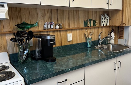 Langford Apartment | New Listing! Cozy one bedroom beach retreat with easy access to everything !