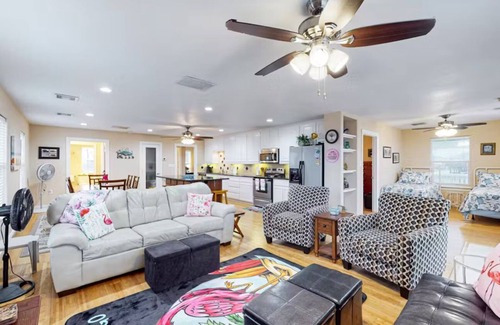 Crystal Beach House | NEW! LISTING DISCOUNTS! Short Walk to Beach - 2BR - Pets OK