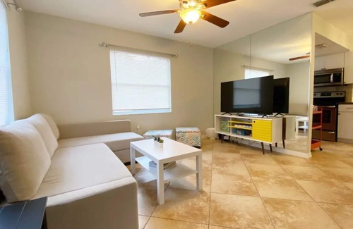 Alta Vista House | New Listing, Downtown 3 Bedroom Cottage