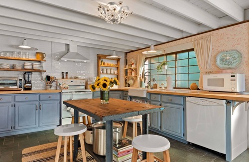Richmond Apartment | New listing! Dublinshire Farm #3: Stunning grand apt in lovely country barn.