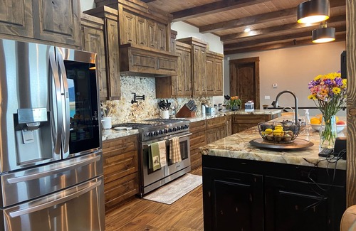 Island Park House | NEW LISTING! Elegant, Dramatic Mountain/Lake Views! 20 Mins to Yellowstone NP!