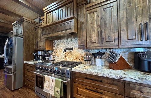 Island Park House | NEW LISTING! Elegant, Dramatic Mountain/Lake Views! 20 Mins to Yellowstone NP!