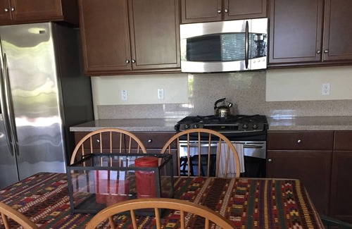 Carmel Valley Condo | *New Listing* Enjoy San Diego in a condominium close to everything.