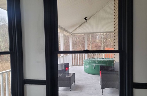 Putnam Valley House | NEW LISTING! Entire Putnam Valley Estate - 5BR Hot Tub Sauna by RedAwning