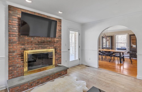 Putnam Valley House | NEW LISTING! Entire Putnam Valley Estate - 5BR Hot Tub Sauna by RedAwning