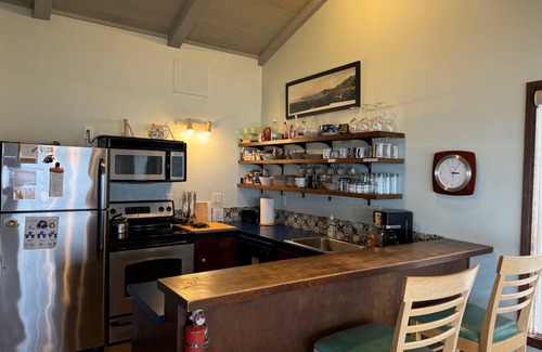 Yachats House | NEW LISTING! Fantasea! Enjoy dramatic crashing waves, fireplace, dog friendly!