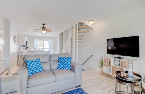 Heron Harbour Isle House | New Listing Fantastic 3BR 2.5BA Townhouse with Pool