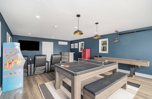 Mint Hill House | New Listing! Game Room w/Bar~Fire Pit~King Suite