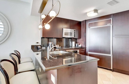 Bayshore Condo | New Listing - Gorgeous Fontainebleau Sorrento 1BR