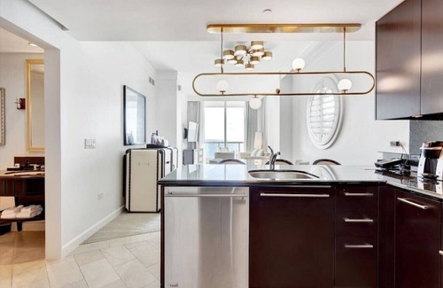 Bayshore Condo | New Listing - Gorgeous Fontainebleau Sorrento 1BR