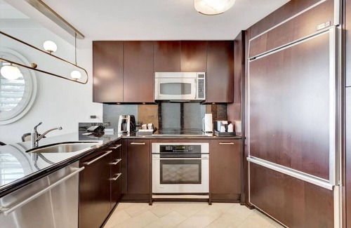 Bayshore Condo | New Listing - Gorgeous Fontainebleau Sorrento 1BR