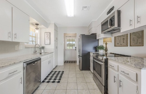 Lafayette House | New Listing! Great location in Lafayette