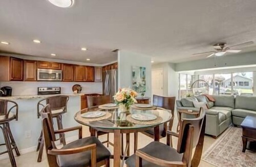 Fort Myers House | NEW LISTING! Heated Pool, Canal, Outdoor Bar, King Bed