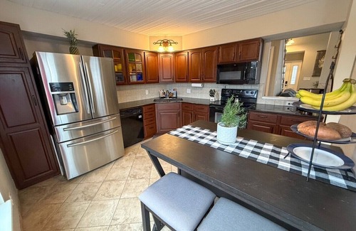 Blue Springs House | NEW LISTING! Home with a POOL, PARK, and close to Arrowhead & Kauffman!