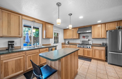 Southeast Bend House | New Listing! Hot Tub ~ 2 Living Areas ~ Pet Friendly