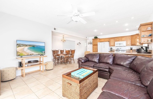 West Newport Condo | NEW LISTING! | Ideal Vacation Headquarters! | 1 Block to Beach! | Walk to all the Hot Spots