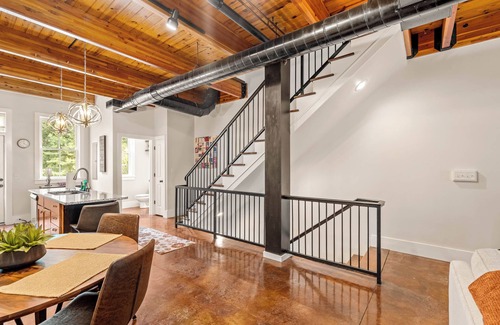 Habersham Condo | NEW LISTING in the Heart of Sought-After Habersham, Sleeps 5