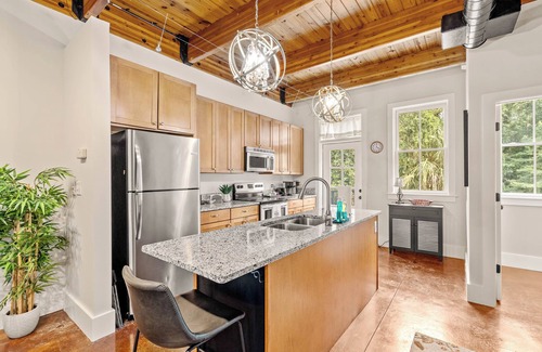 Habersham Condo | NEW LISTING in the Heart of Sought-After Habersham, Sleeps 5