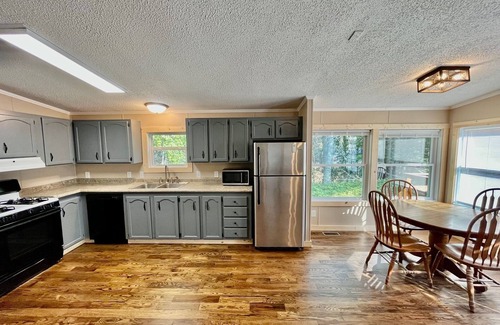 Bigfork Cabin | NEW LISTING! Jack The Horse Lake Cabin -Pool Table-Wifi-Tub-Deck-Rest&Relax