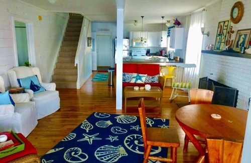 Prudenville House | New Listing! Lake front cottage with 100' of private sandy beach