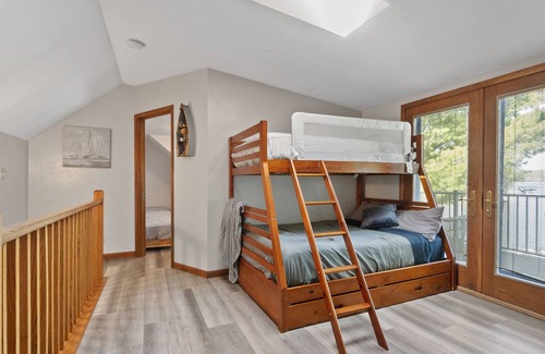 Pine River House | New Listing / Lake House / Sleeps 24 / Amazing Beach and Views