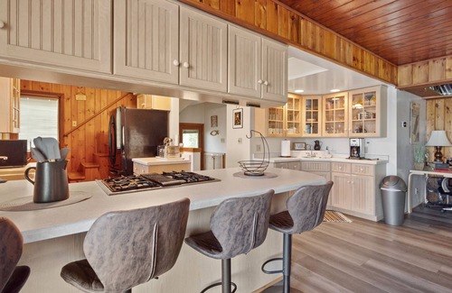 Pine River House | New Listing / Lake House / Sleeps 24 / Amazing Beach and Views