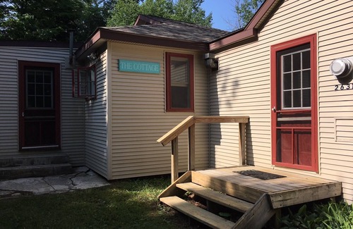 Lake Leelanau Cottage | New Listing! Leelanau Cottage near Good Harbor Beach