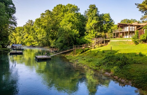 Pangburn Cabin | New Listing! Little Red Riverfront Cabin with Boat Dock!