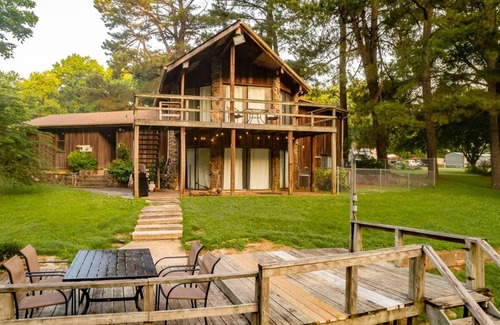 Pangburn Cabin | New Listing! Little Red Riverfront Cabin with Boat Dock!