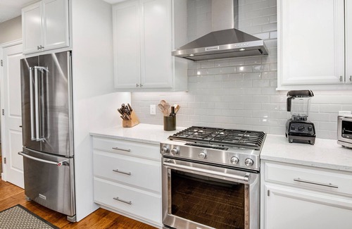 Eagle-Vail House | New Listing! Luxury Kitchen| Fireplace| Private Hot Tub| On Bus Loop