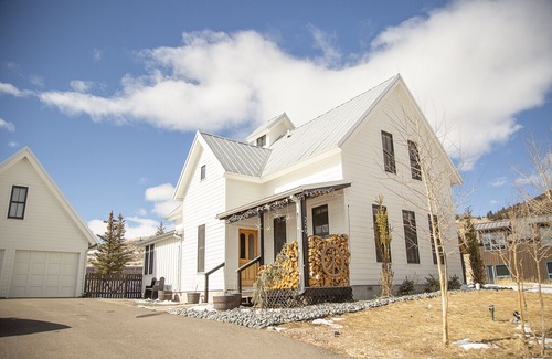 Creede House | New Listing! Luxury Victorian-Style Home-Gourmet Kitchen-Amazing Views-AC