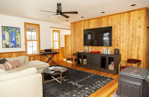 Creede House | New Listing! Luxury Victorian-Style Home-Gourmet Kitchen-Amazing Views-AC