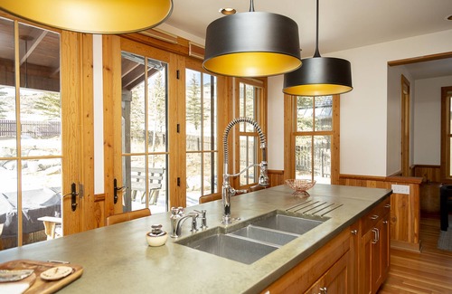 Creede House | New Listing! Luxury Victorian-Style Home-Gourmet Kitchen-Amazing Views-AC