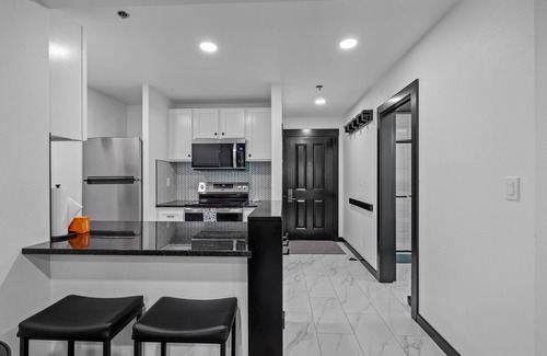 Bend Condo | New Listing! Modern Mountain Basecamp @ 7th Mountain Resort!