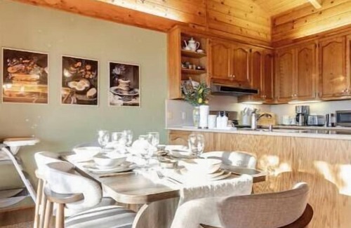 Oakhurst House | New listing, Mountain Views/King bed, Hot Tub.