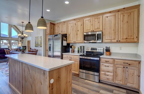 South Fork House | New Listing! Newly Constructed Mtn Cabin, EV Charger, Hot Tub, Garage