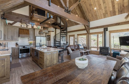 Creede Cabin | New listing! Newly constructed on 77 Acres of Solitude, Amazing Views & Hot Tub