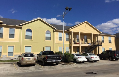 Spring Branch Central Condo | New Listing! Newly furnished condo, I-10 West/Beltway 8, 4 bedrm 2 bath, 77080