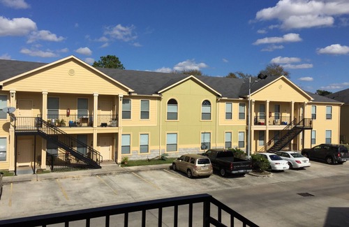 Spring Branch Central Condo | New Listing! Newly furnished condo, I-10 West/Beltway 8, 4 bedrm 2 bath, 77080